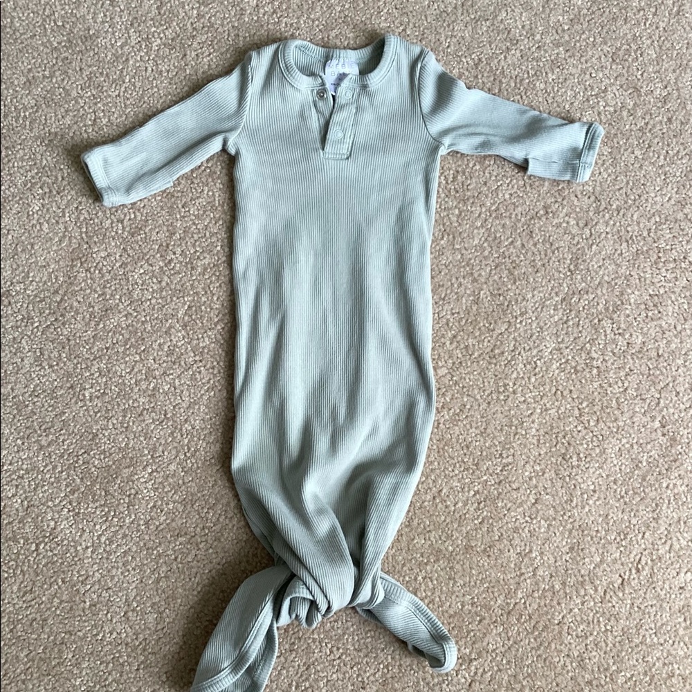 Mebie baby knot gown